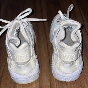 White Nike huarache